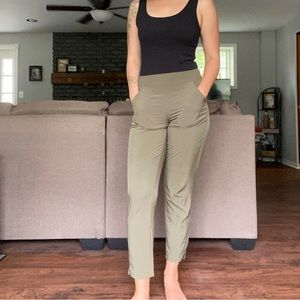 Eddie Bauer Escapelite Slim Ankle Pants